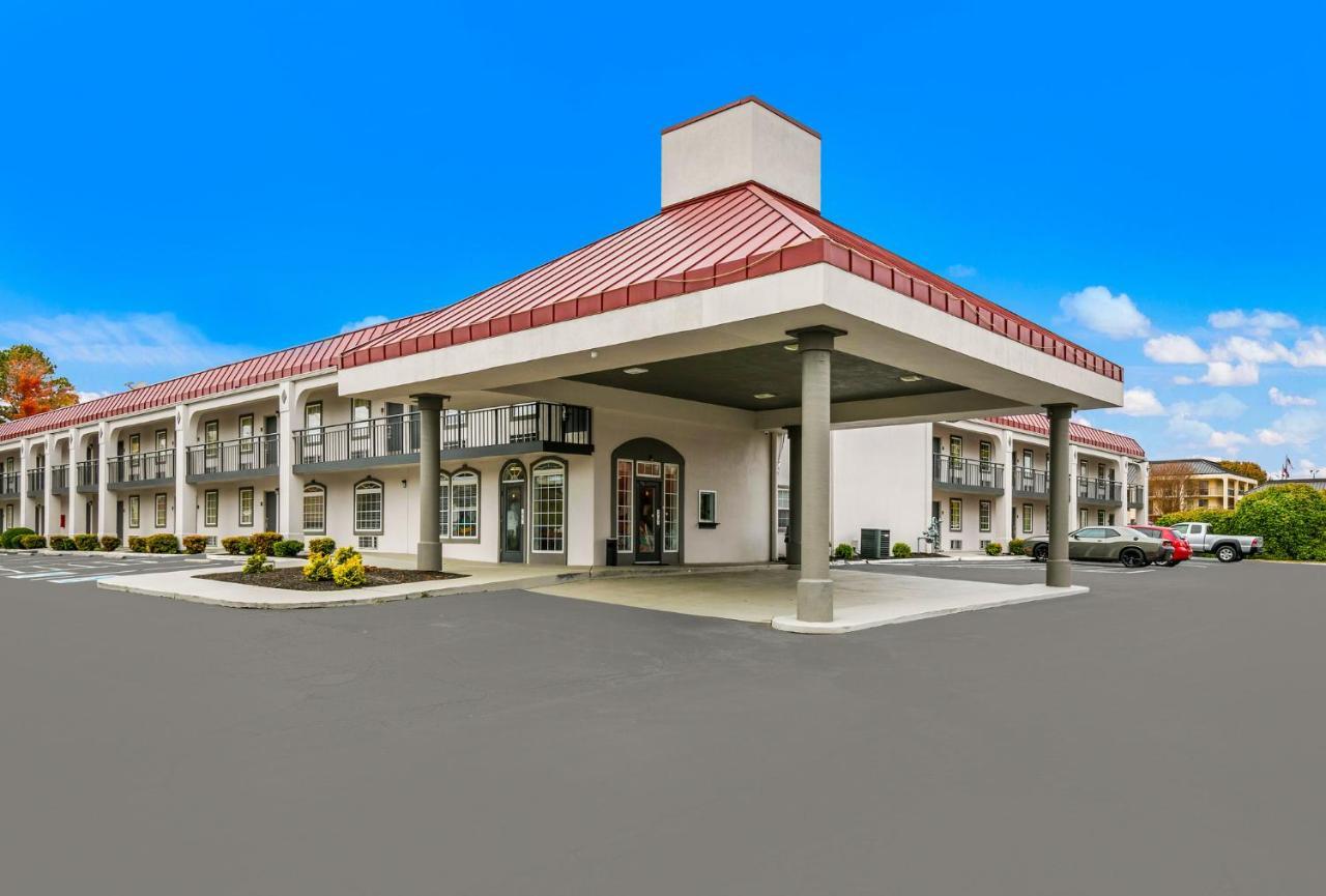 Red Roof North - Merchants Drive Motel 2*